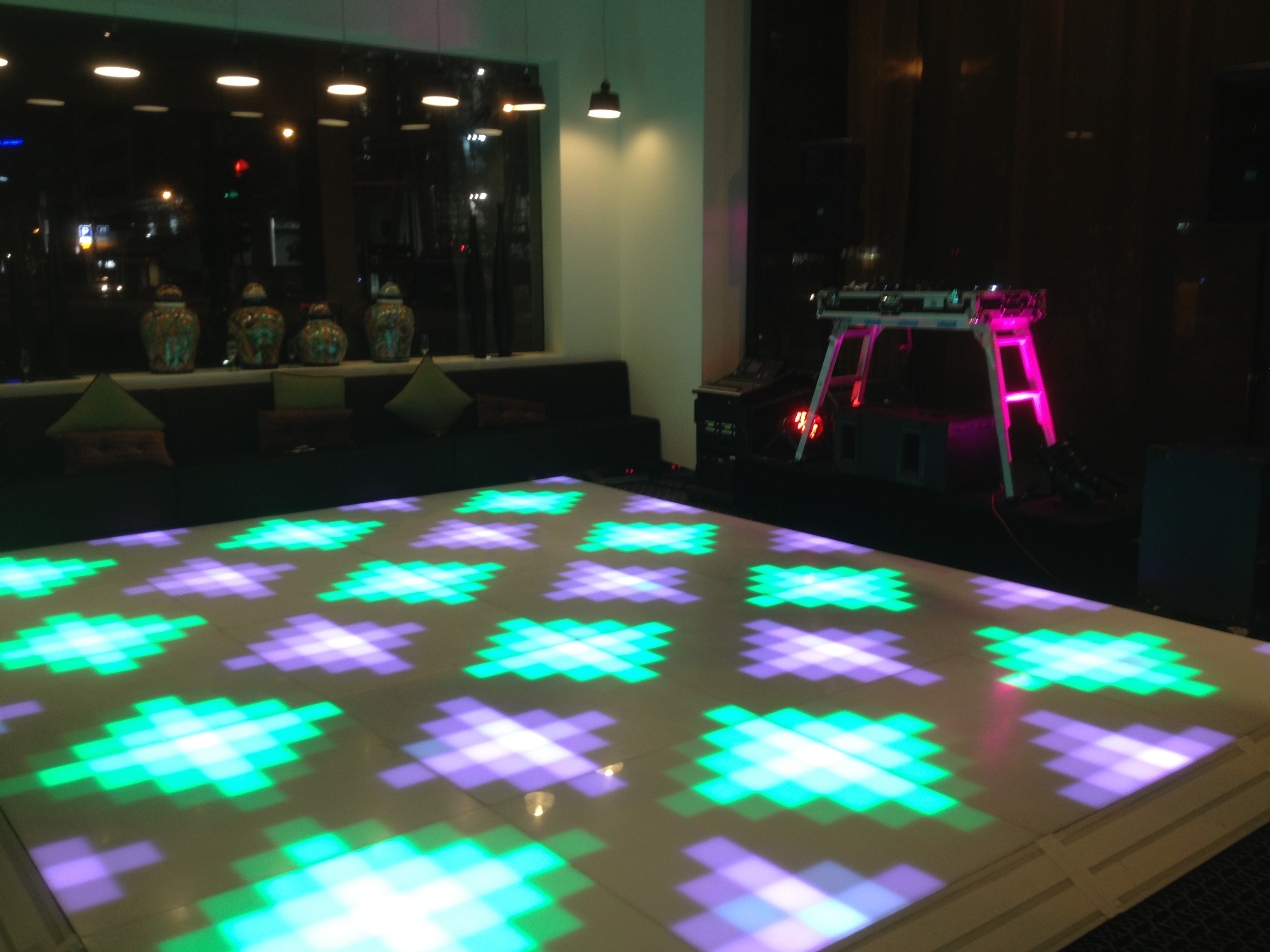 led-dancefloor-8x8-03.jpg